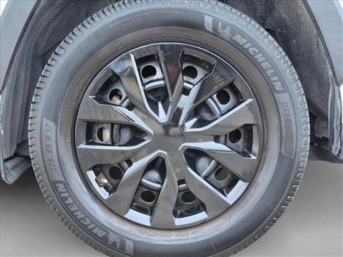 Used 2019 Toyota RAV4 LE FWD image 22