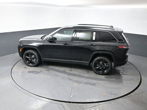 New 2026 Jeep Grand Cherokee Limited w/ Limited Altitude Package AWD/4WD image 34