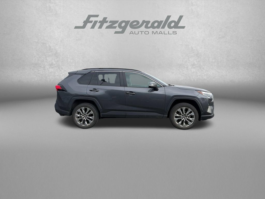 Used 2022 Toyota RAV4 XLE Premium AWD/4WD image 9