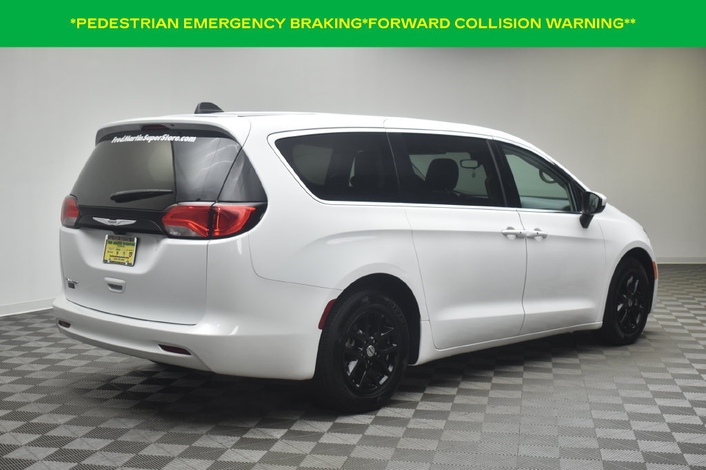 Used 2023 Chrysler Voyager LX FWD image 5