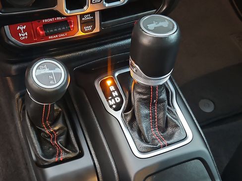 Used 2023 Jeep Wrangler Unlimited Rubicon w/ LED Lighting Group image 29