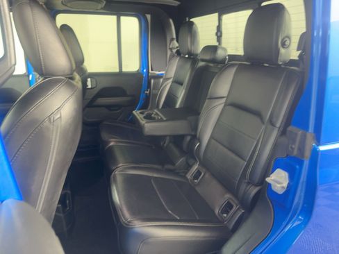 Used 2020 Jeep Gladiator Overland w/ Popular Equipment Package image 14