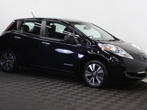 Used 2015 Nissan Leaf SL w/ Premium Package FWD image 3