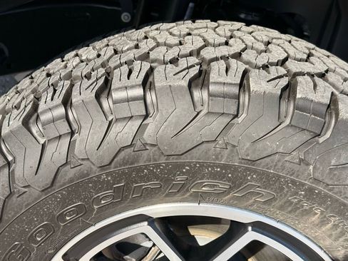 Used 2025 Jeep Wrangler Rubicon image 46