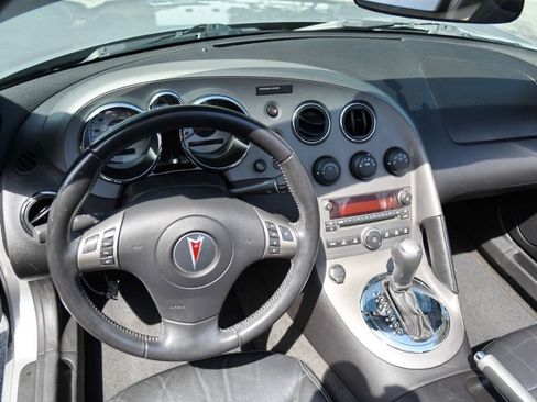 Used 2007 Pontiac Solstice Convertible w/ Premium Package RWD image 17
