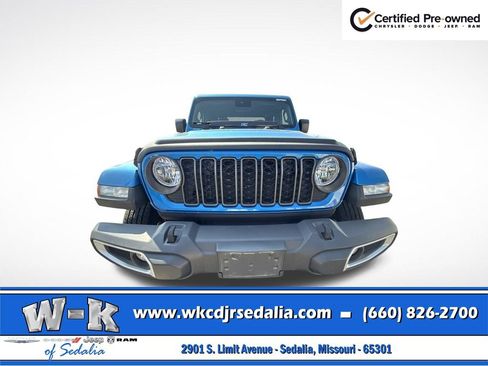 Used 2024 Jeep Gladiator Sport AWD/4WD image 15