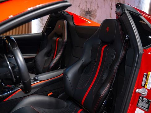Used 2022 Ferrari 812 GTS RWD image 7