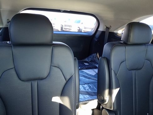 Used 2025 Kia Sorento EX image 8