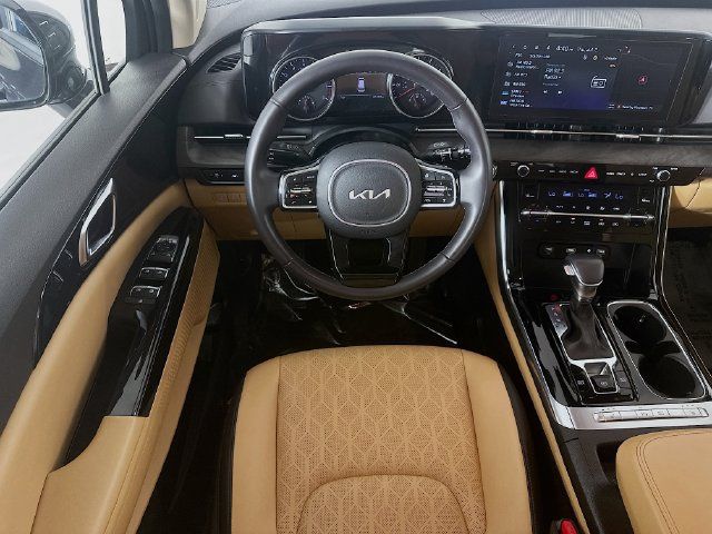 Used 2024 Kia Carnival EX FWD image 22