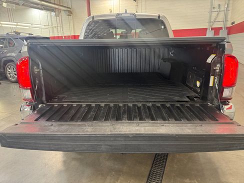 Used 2018 Toyota Tacoma TRD Off-Road image 34