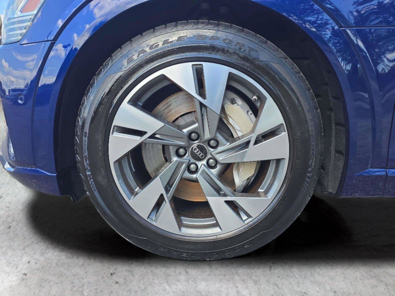 Used 2022 Audi e-tron Premium AWD/4WD image 32