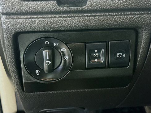 Used 2012 Ford Fusion SE image 10