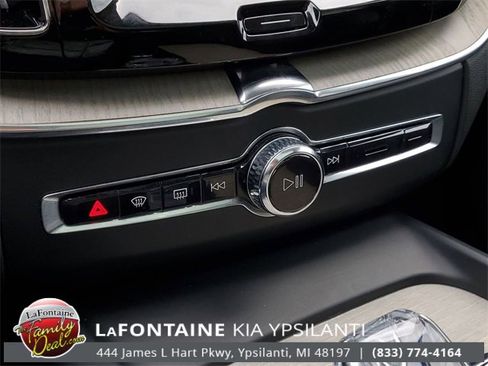 Used 2022 Volvo XC60 B6 Inscription w/ Protection Package Premier image 29