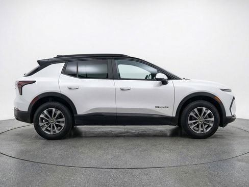 Used 2025 Chevrolet Equinox LT image 11