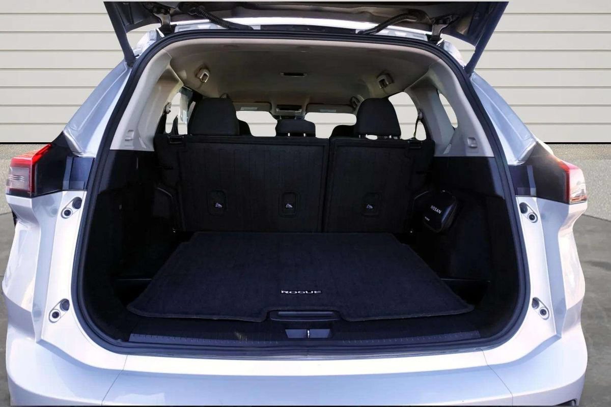 Used 2025 Nissan Rogue SV AWD/4WD image 10