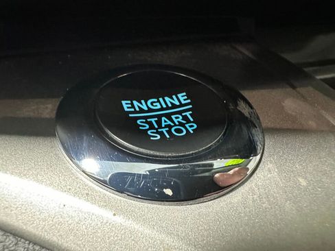 Used 2022 Ford Explorer XLT w/ Equipment Group 202A image 18