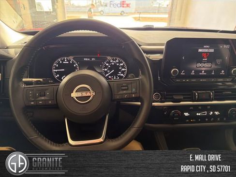 Used 2023 Nissan Pathfinder SV image 16