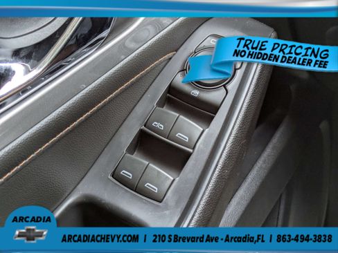 Used 2021 Chevrolet Traverse LT FWD image 23