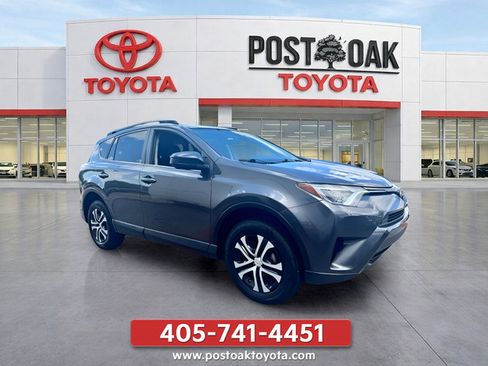 Used 2017 Toyota RAV4 LE FWD image 10