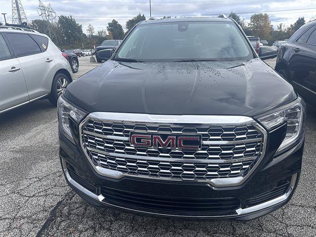 Used 2022 GMC Terrain Denali w/ Black Diamond Edition AWD/4WD image 2