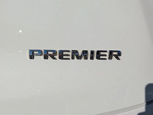 Used 2019 Chevrolet Blazer Premier w/ Sun and Wheels Package AWD/4WD image 15