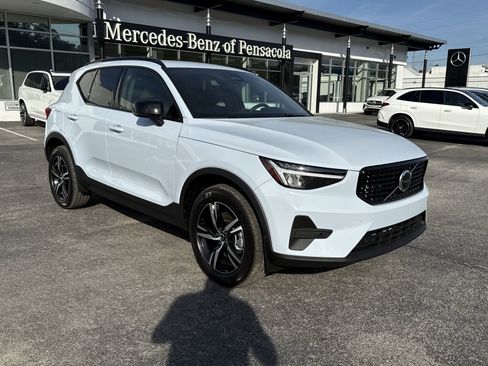 New 2026 Volvo XC40 B4 Core w/ Protection Package image 7
