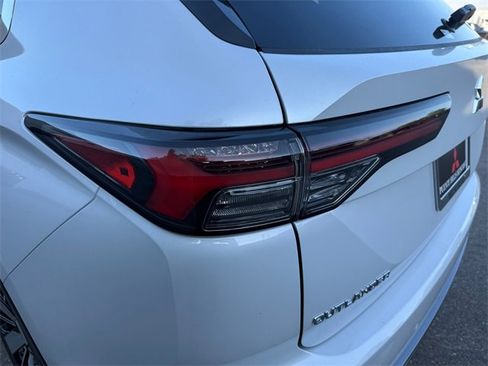 New 2025 Mitsubishi Outlander SE image 34