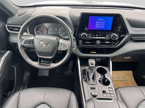 Used 2024 Toyota Highlander XSE image 16