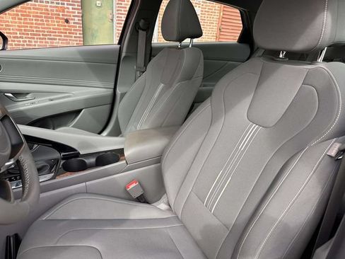 Used 2025 Hyundai Elantra SEL FWD image 20