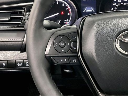 Used 2024 Toyota Camry SE image 11