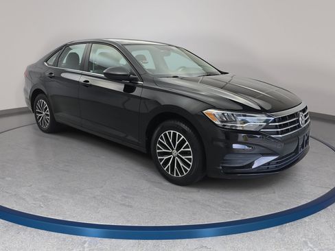 Used 2020 Volkswagen Jetta SE w/ SE Cold Weather Package FWD image 3