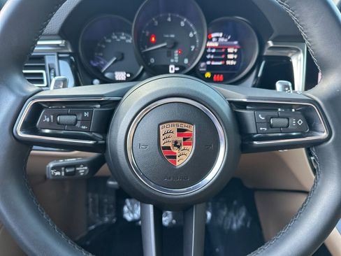 Used 2025 Porsche Macan image 23