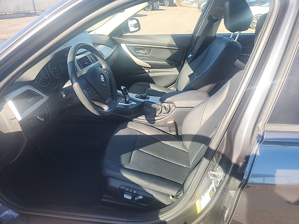 Used 2016 BMW 320i Sedan RWD image 19