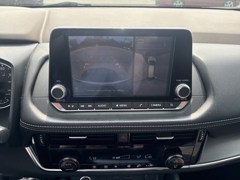 Used 2021 Nissan Rogue SV FWD image 15