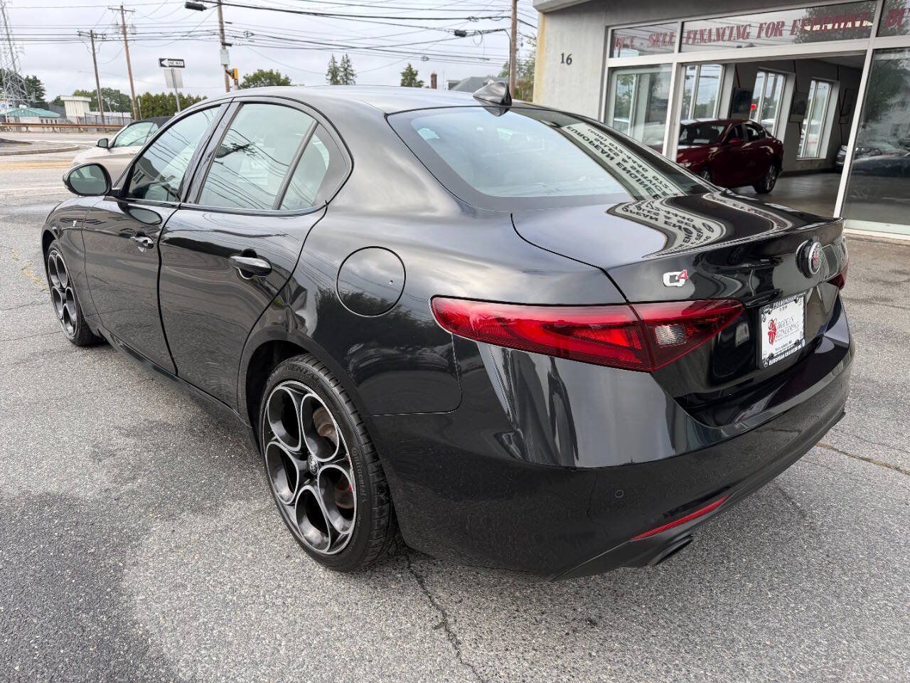 Used 2022 Alfa Romeo Giulia Ti AWD/4WD image 5