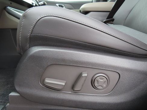 New 2026 Kia Carnival EX FWD image 9