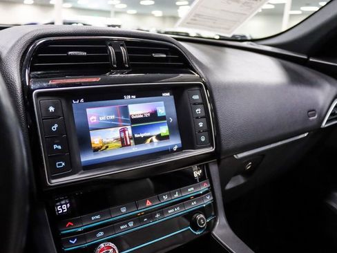Used 2018 Jaguar F-PACE Prestige AWD/4WD image 23