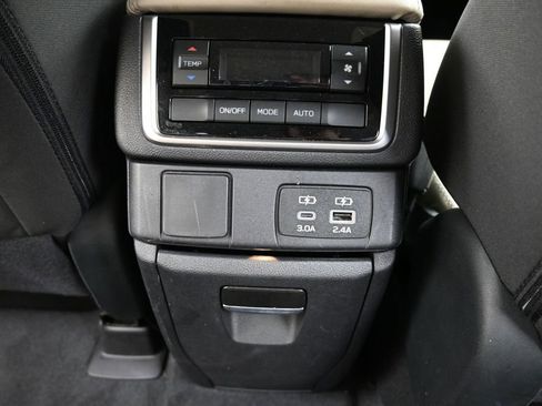 Used 2025 Subaru Ascent Premium AWD/4WD image 17