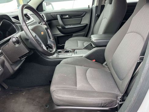 Used 2017 Chevrolet Traverse LT w/ Style and Technology Package FWD image 5