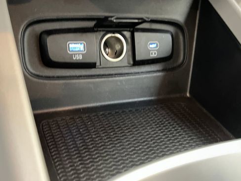 Used 2025 Hyundai Venue SEL FWD image 46