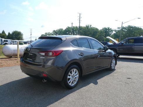 Used 2016 MAZDA MAZDA3 i Sport w/ Preferred Equipment Package FWD image 5