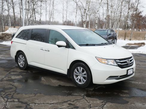 Used 2016 Honda Odyssey SE image 2