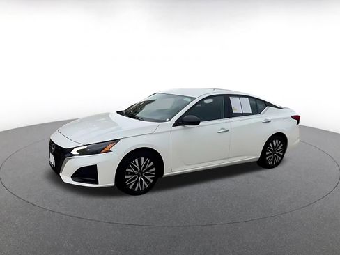Used 2025 Nissan Altima 2.5 SV FWD image 8