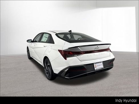 Certified 2025 Hyundai Elantra Sport FWD image 38