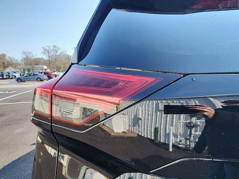 Used 2023 Nissan Rogue S image 13