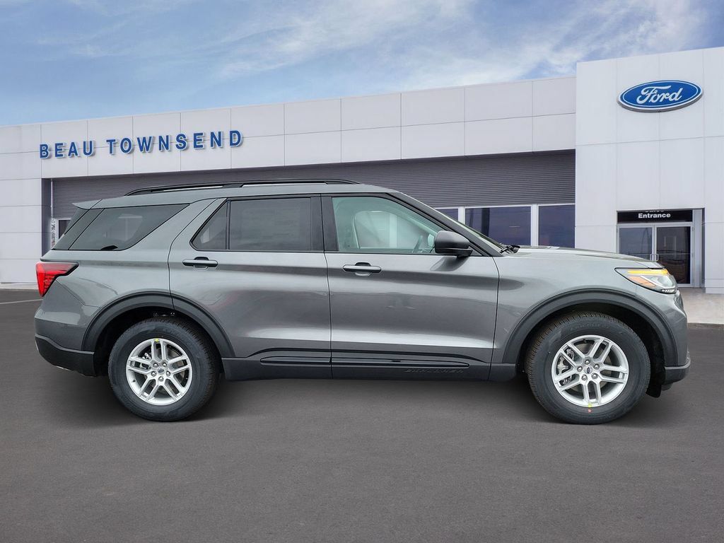 New 2026 Ford Explorer Active RWD image 3
