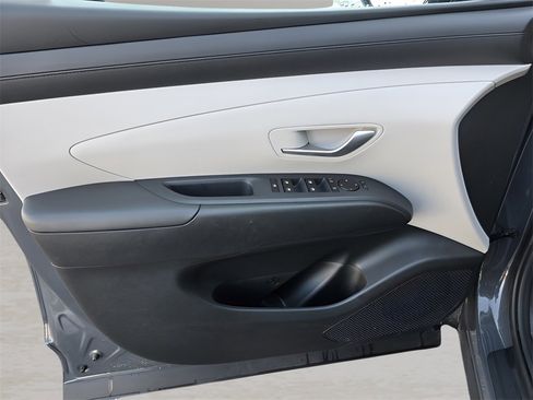 Certified 2025 Hyundai Tucson SE image 17