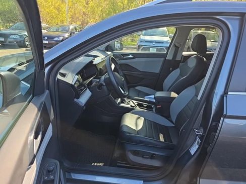 Used 2022 Volkswagen Taos SEL w/ Panoramic Sunroof Package AWD/4WD image 5