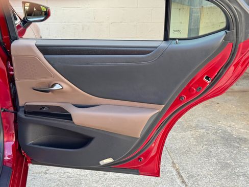 Used 2025 Lexus ES 300h w/ Premium Package FWD image 51