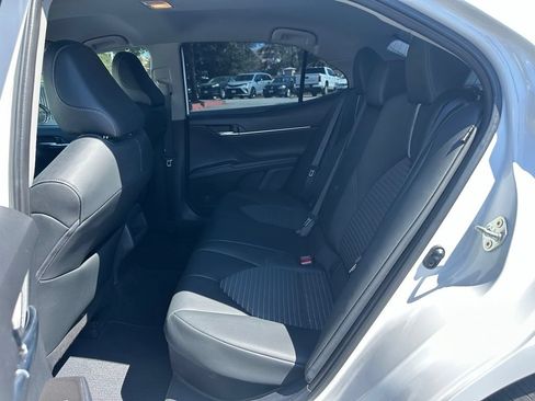Used 2022 Toyota Camry SE FWD image 7